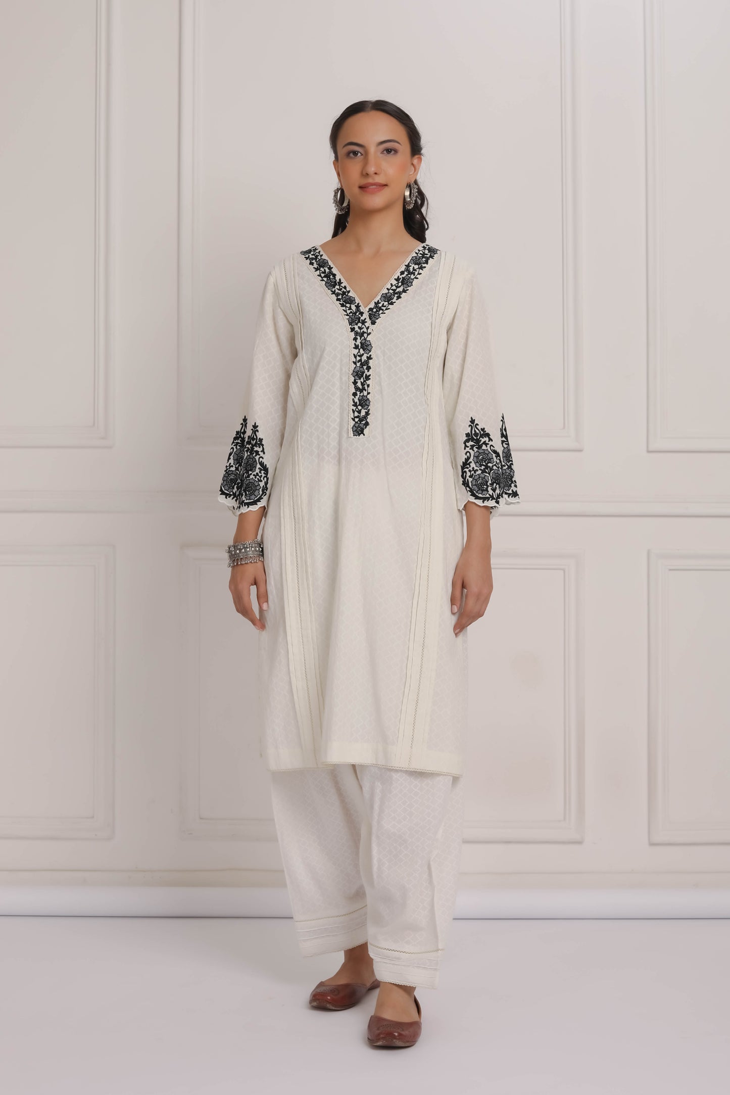 Off White Embroidered Kurta & Pant Salwar Set- Black