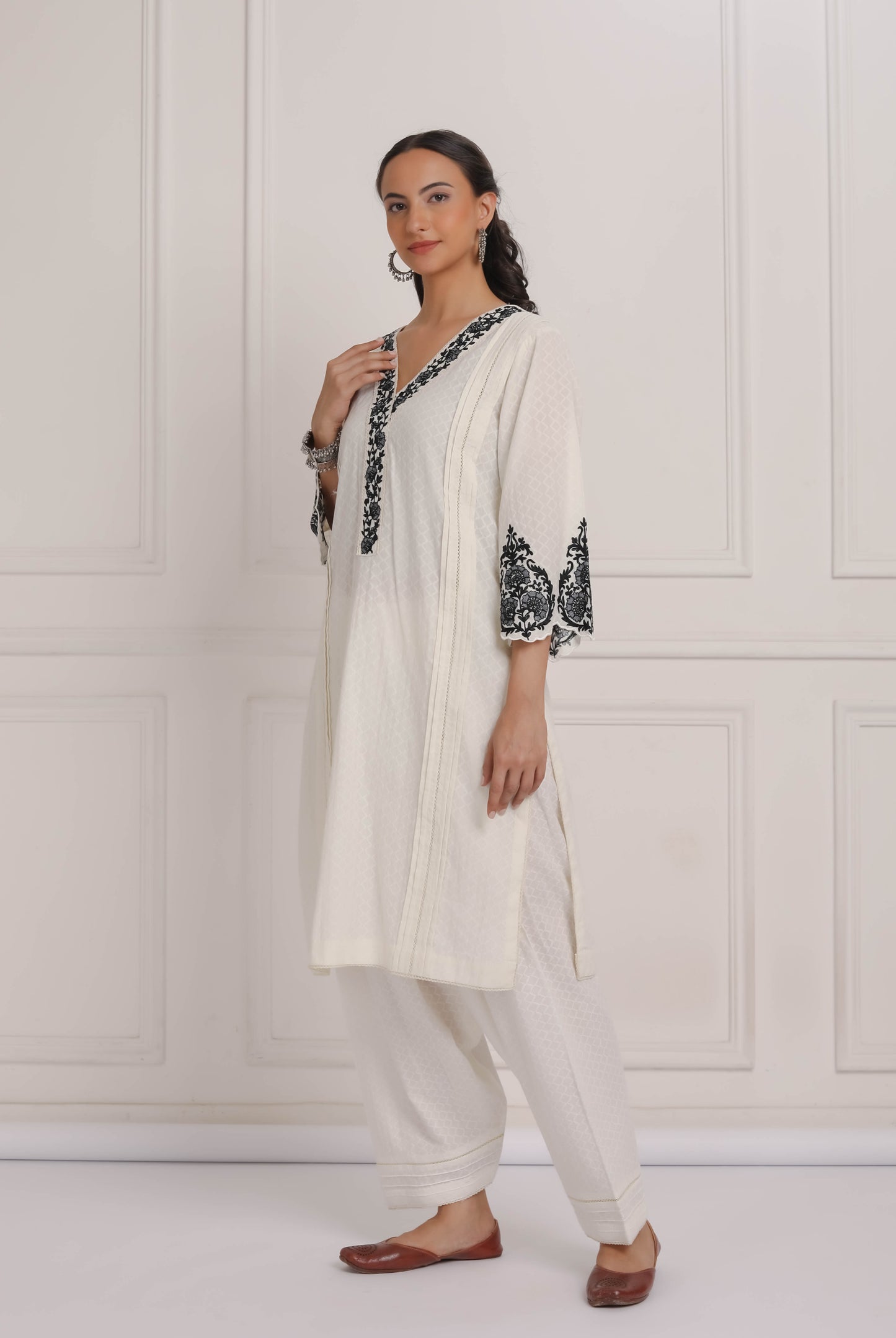 Off White Embroidered Kurta & Pant Salwar Set- Black