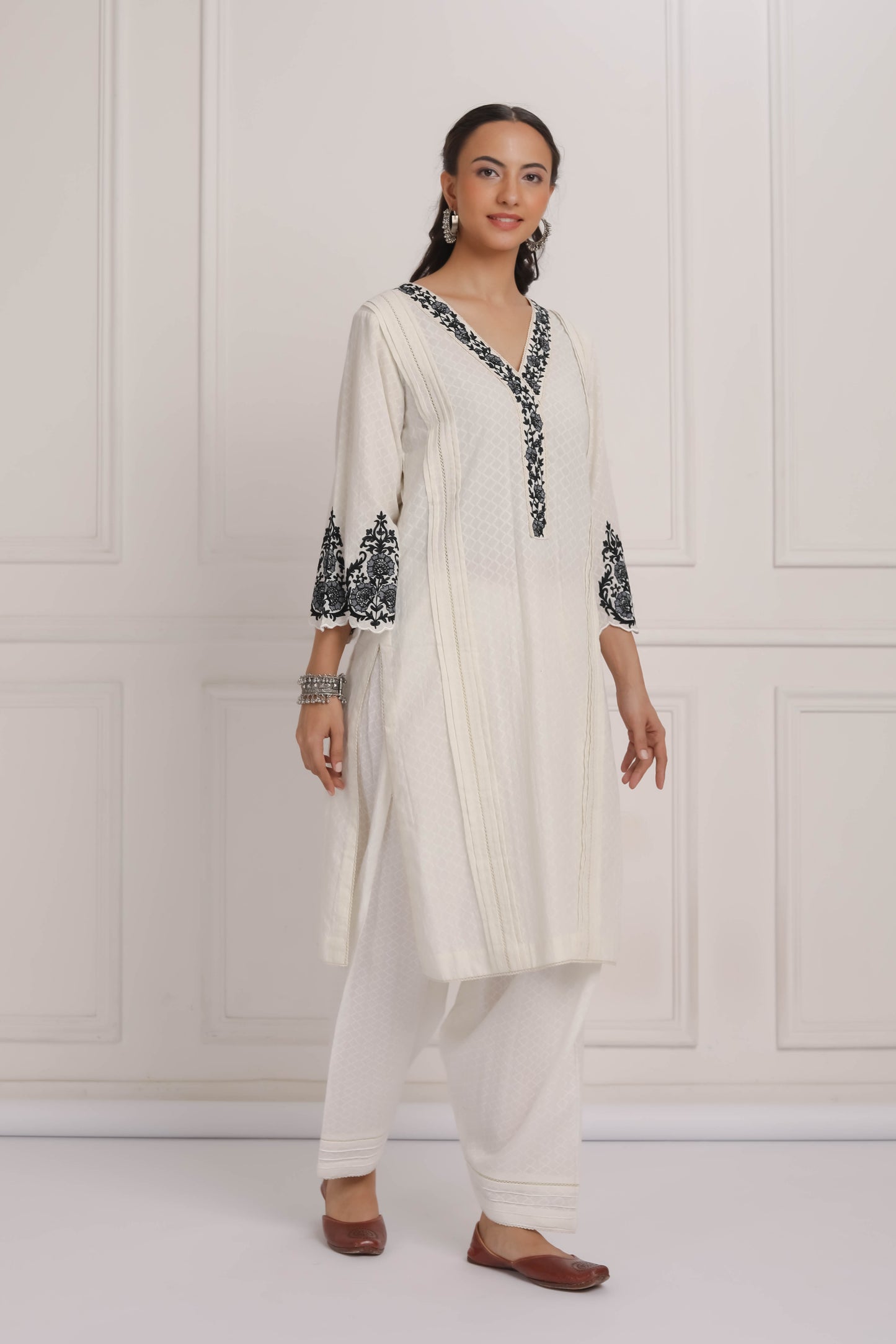 Off White Embroidered Kurta & Pant Salwar Set- Black