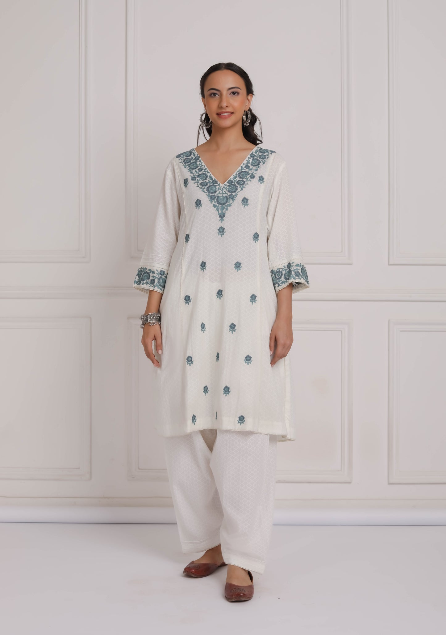 Off White Cotton Kurta & Pant Salwar Set- Blue