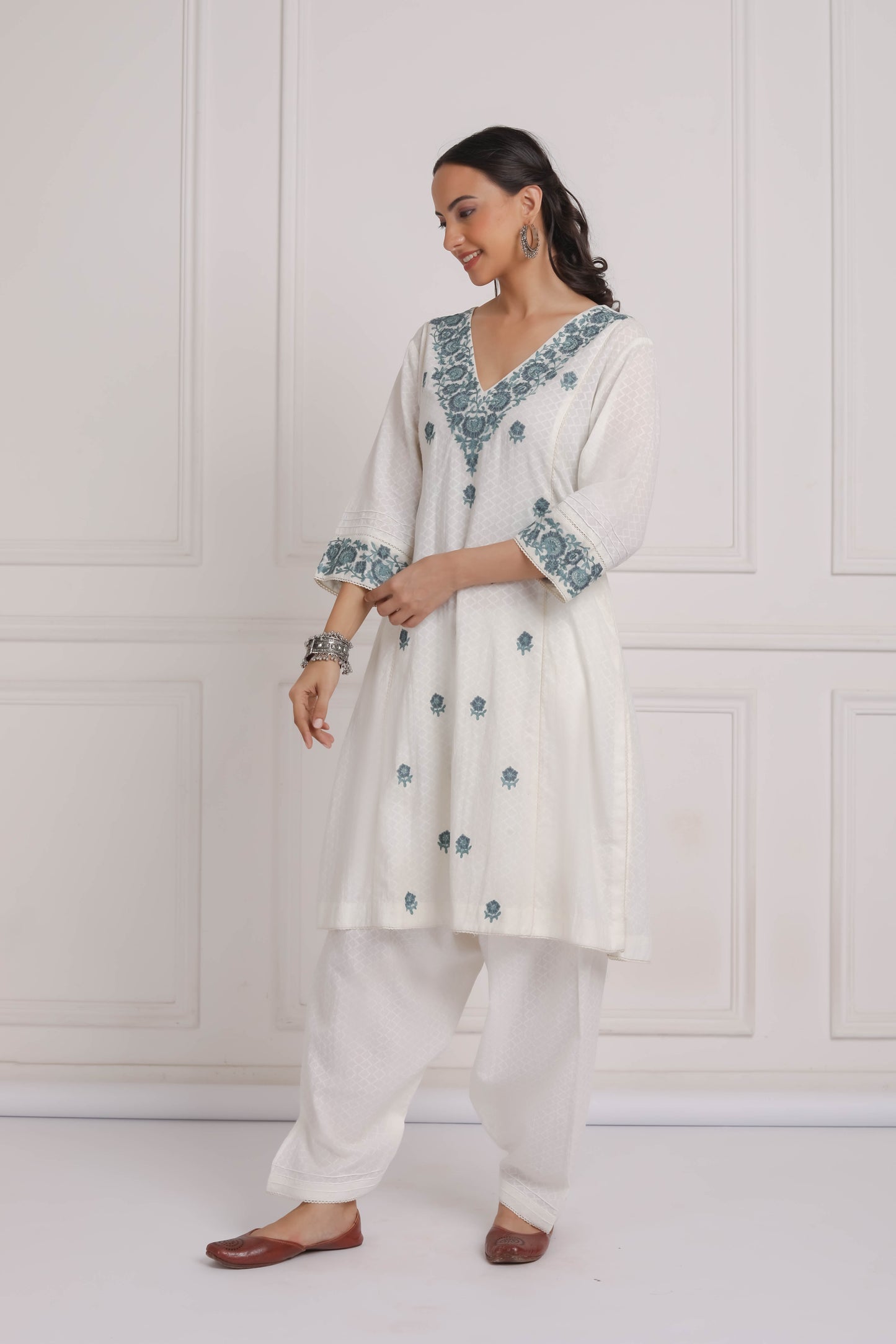 Off White Cotton Kurta & Pant Salwar Set- Blue